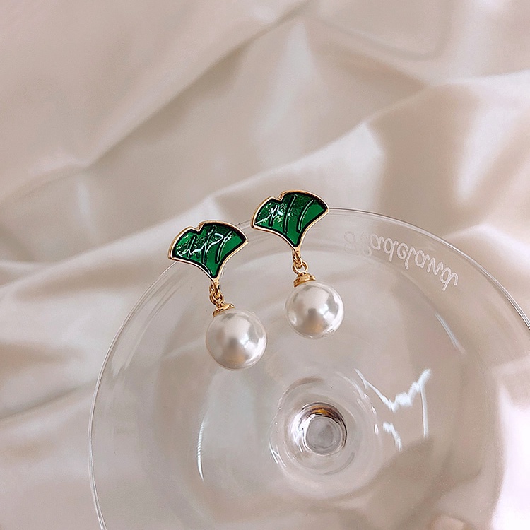 Anting Stud 925 Silver Needle Bentuk Daun Hijau Aksen Mutiara Gaya Perancis Untuk Perempuan