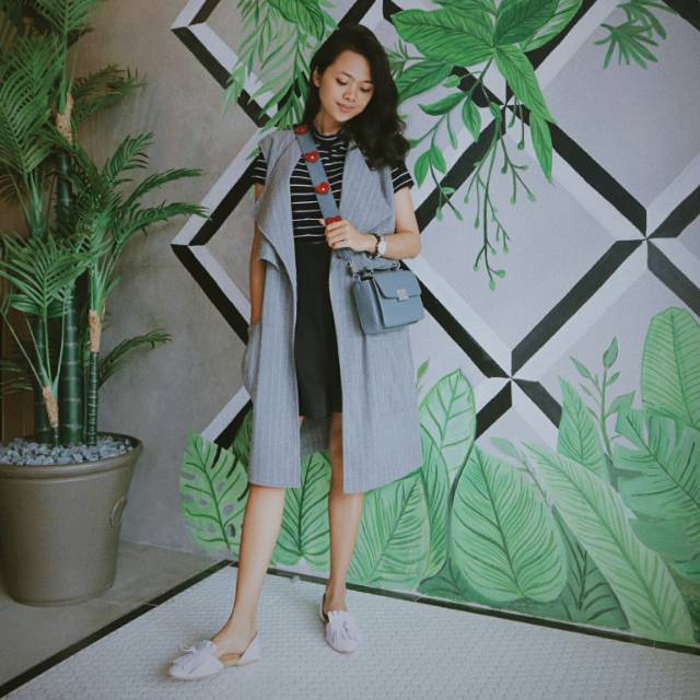 GREY LONG VEST (LOONY STORE)