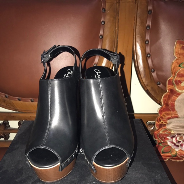 HEELS CHARLES AND KEITH ORIGINAL