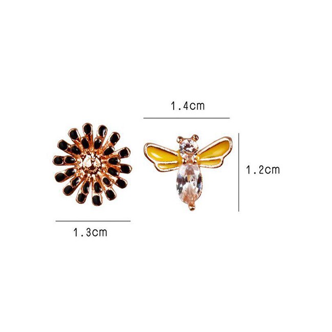 LRC Anting Tusuk Fashion 925 Silver Small Chrysanthemum Bee Asymmetric Earrings A58549