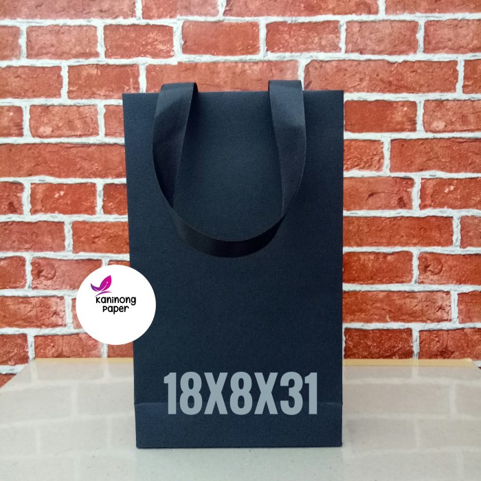 

PROMO Paper Bag Hitam Tebal Goodie Bag Tas Kertas Hitam 31X19X8 - Hitam