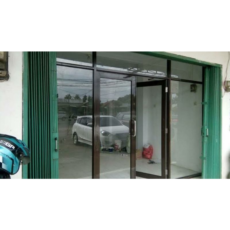 Pintu kaca utama toko kios kantor atau ruko
