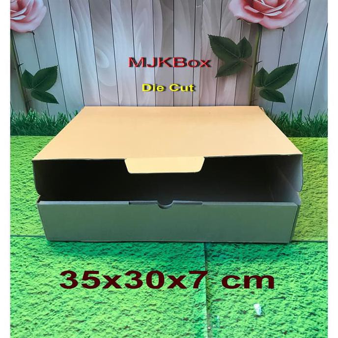 

Kotak Kardus Karton Uk. 35X30X7 Cm.........Die Cut