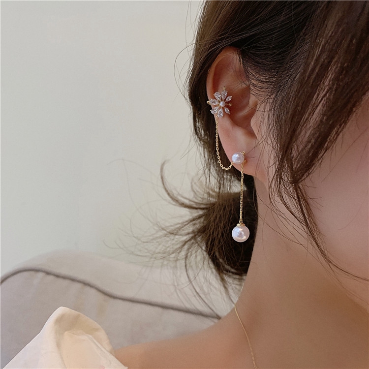 Aksesoris Fashionable Wanita Single Lucu Bunga Pearl Crystal Earrings