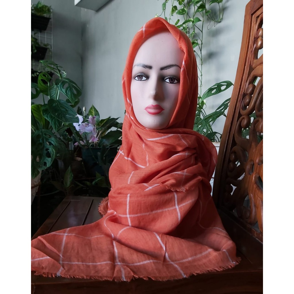 Square Hijab Jilbab Segi Empat Saudia Azara Motif kotak