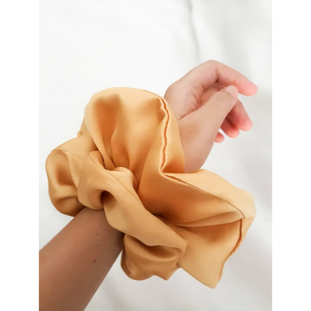 

Giant Pastel Scrunchie