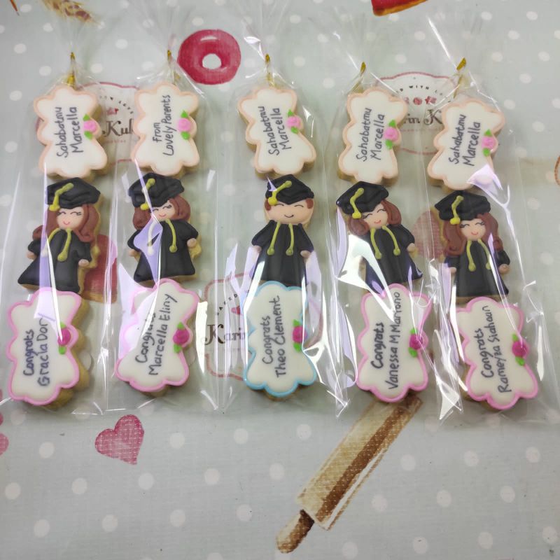 

KUKIS HIAS, KUKIS KARAKTER TEMA WISUDA ISI 3 (minimal 10 pack)