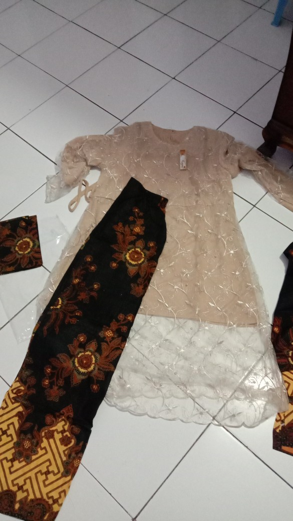 Ready 2 Warna Ada Anak! Shopashop Solo Batik Kebaya Couple Brukat Tille Azzurra Selendang