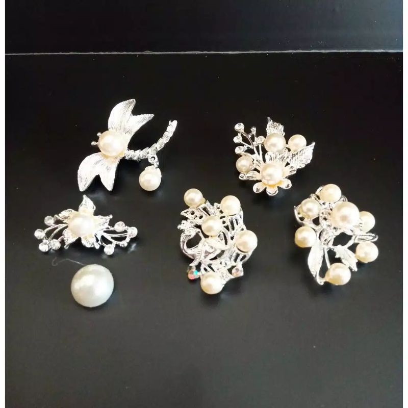 Bros Brooch Pin Dada seri Mutiara Silver Putih Random