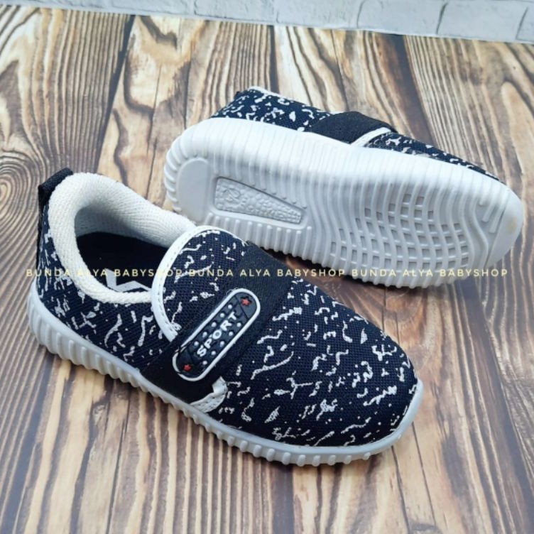 Sepatu Anak Sneakers Umur 1 2 Tahun HITAM - Sepatu Anak Sneakers Anti Licin Corak Alas Karet Size 22 - 23