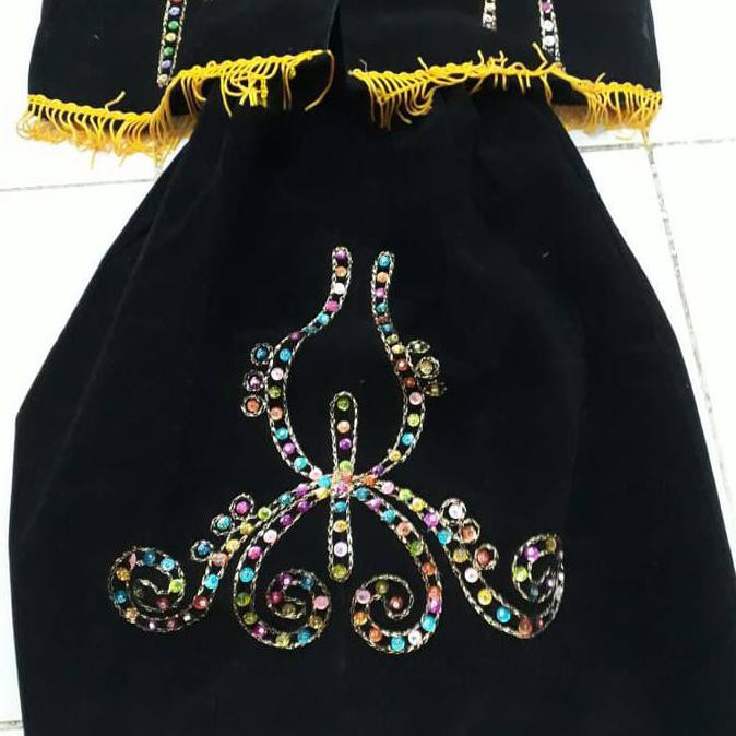 Pakaian Anak Adat Kalimantan Dayak