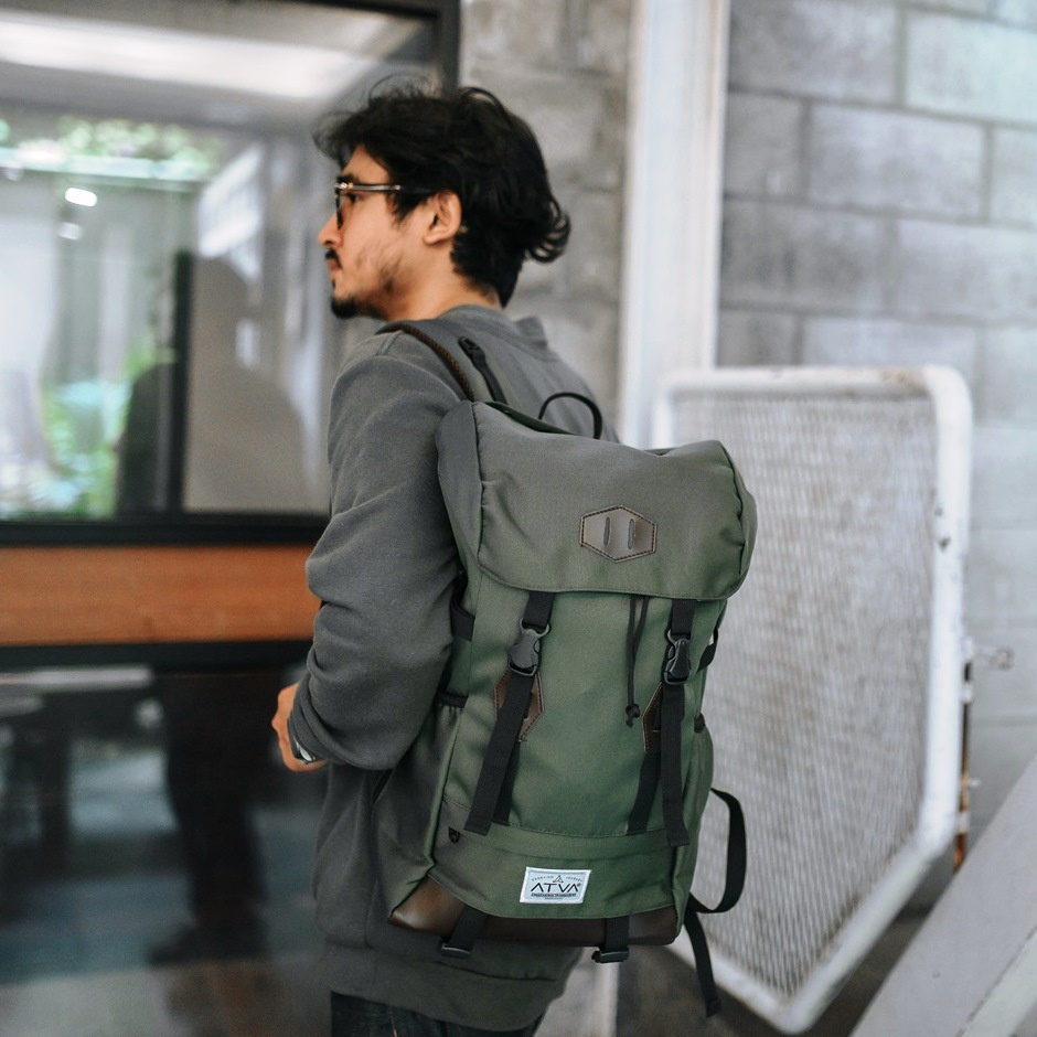 LIDDER OLIVE GREEN ORIGINAL x ATVA Tas Ransel Casual Hijau Pria Daily Backpack Kuliah Kampus Kerja Kantor Sekolah SMA SMK Remaja Dewasa Tas Punggung Laptop Ukuran Besar 14 Inch Bagpack Distro Tas Traveling Premium Outdoor Travel Bag Keren Terbaru Kekinian