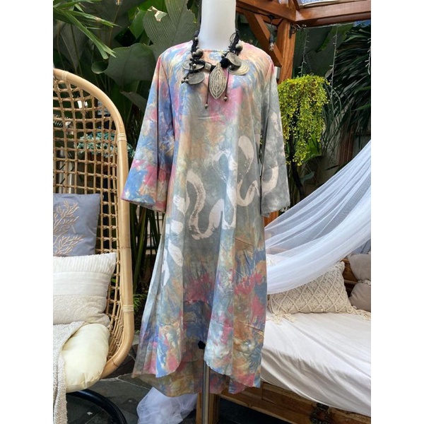 Terlaris Tunik Tie Dye Motif Cantik / Atasan Perempuan Warna Warni Yang Menarik / Pakaian Cewek Kasual / Long Tunik Motif Tie Dye Terbaru