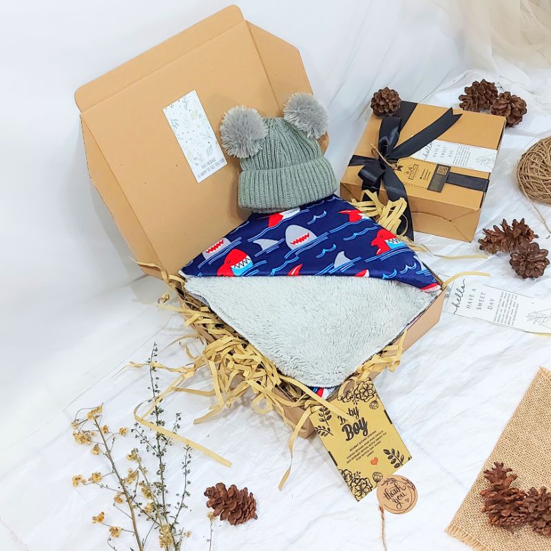 KADO HAMPERS BAYI | HAMPERS SELIMUT BAYI | HAMPERS BABY NEWBORN | SELIMUT DOUBLE FLEECE | SELIMUT TOPI 3D IMPORT | HAT BLANKET 3D | SELIMUT TOPI TEBAL | KADO BAYI SELIMUT-grey shark
