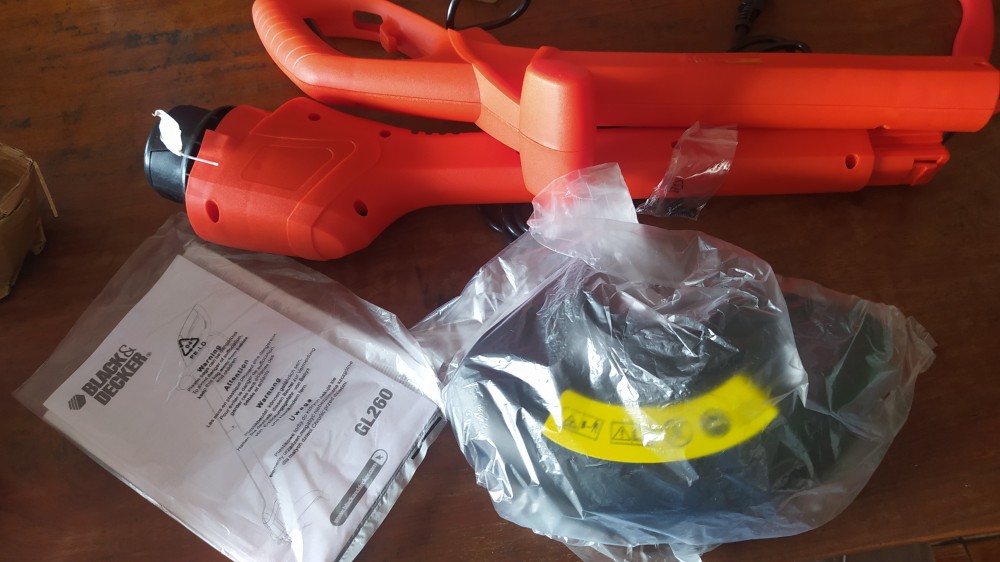 Black Decker Gl260 Mesin Potong Rumput 250 Watt Senar String Trimmer