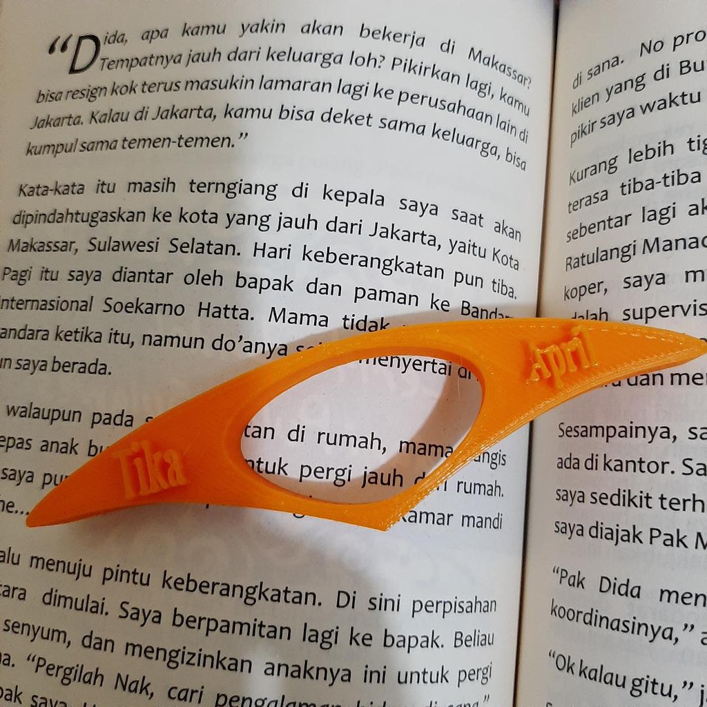

Custom Plastic Thumb Book Holder Page Marker