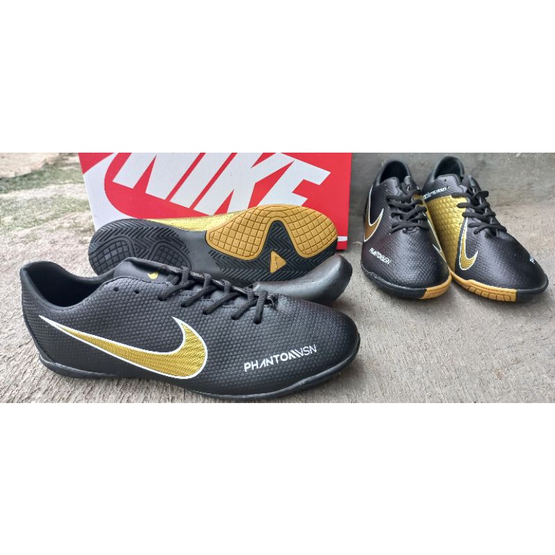 Sepatu futsal nike magista