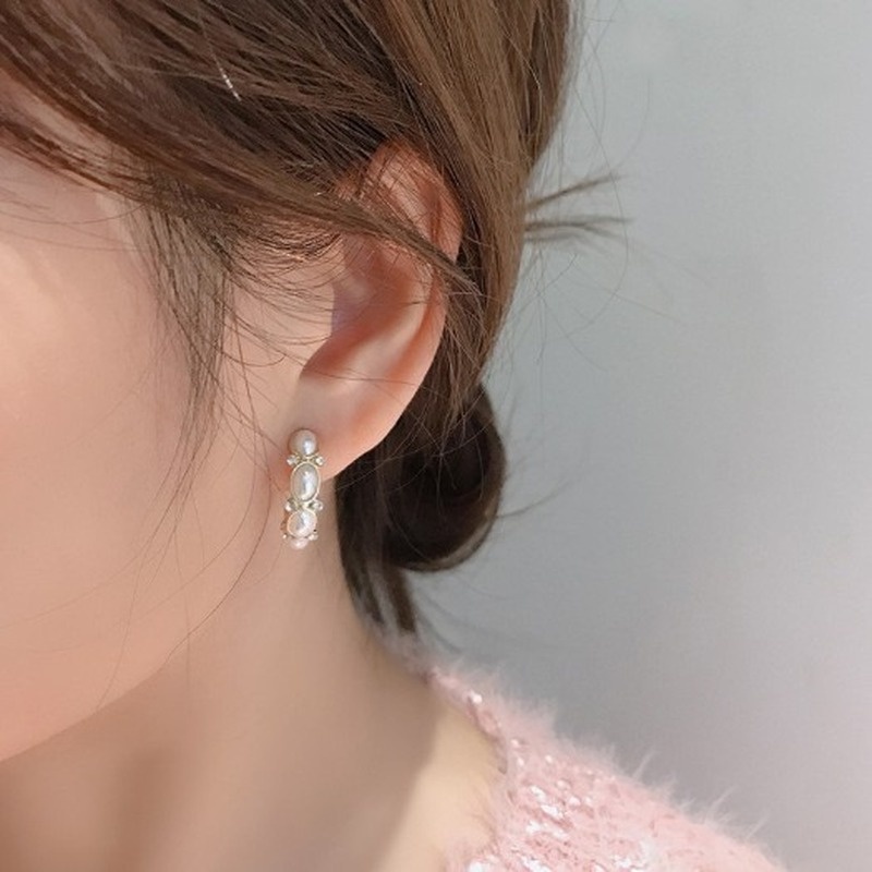 Korean personality ladies geometric semicircular pearl earrings with rhinestones