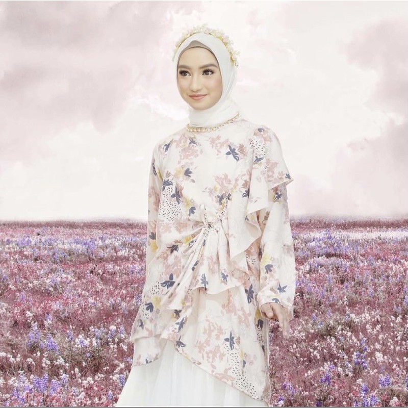 Camellia Blouse White Vanilla Hijab