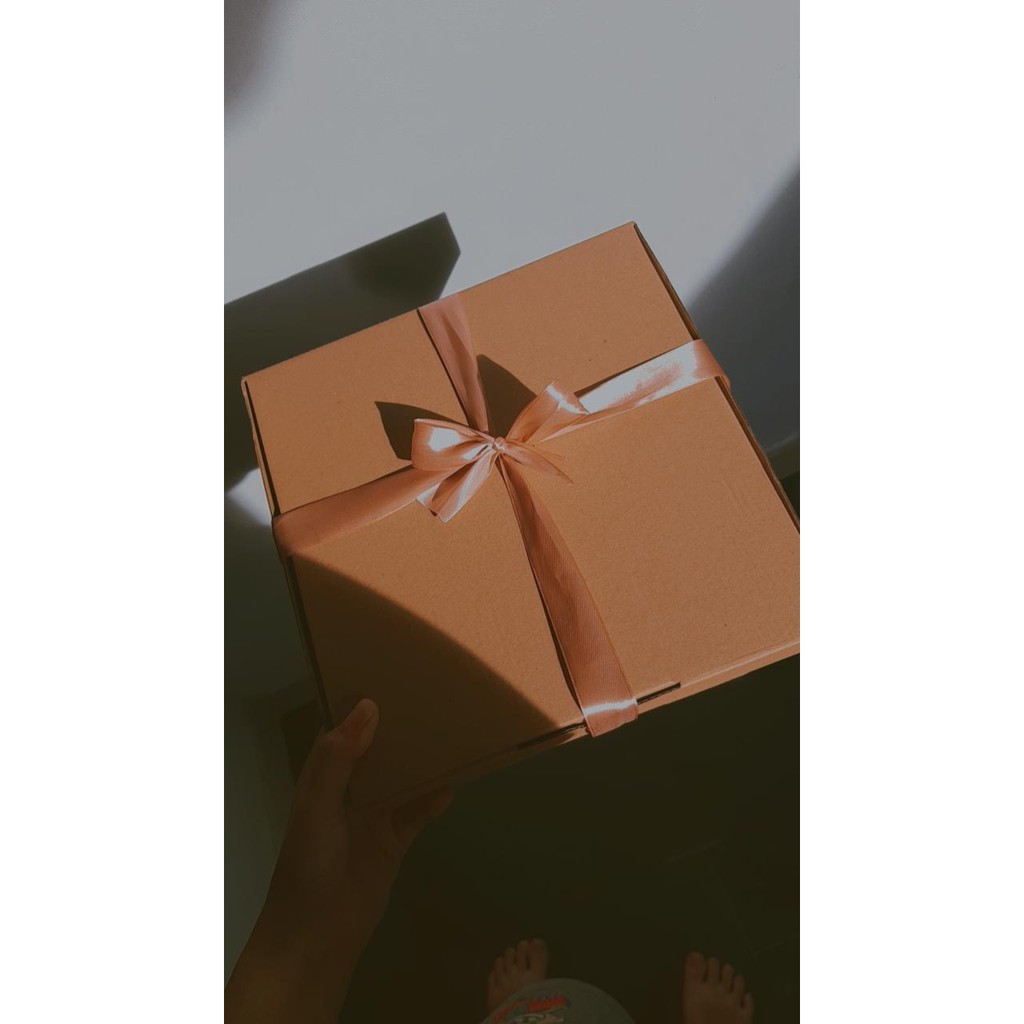 

GIFT BOX TAMBAHAN KHUSUS PEMBELI FLOWER FRAME IMAKE.ID KADO WISUDA