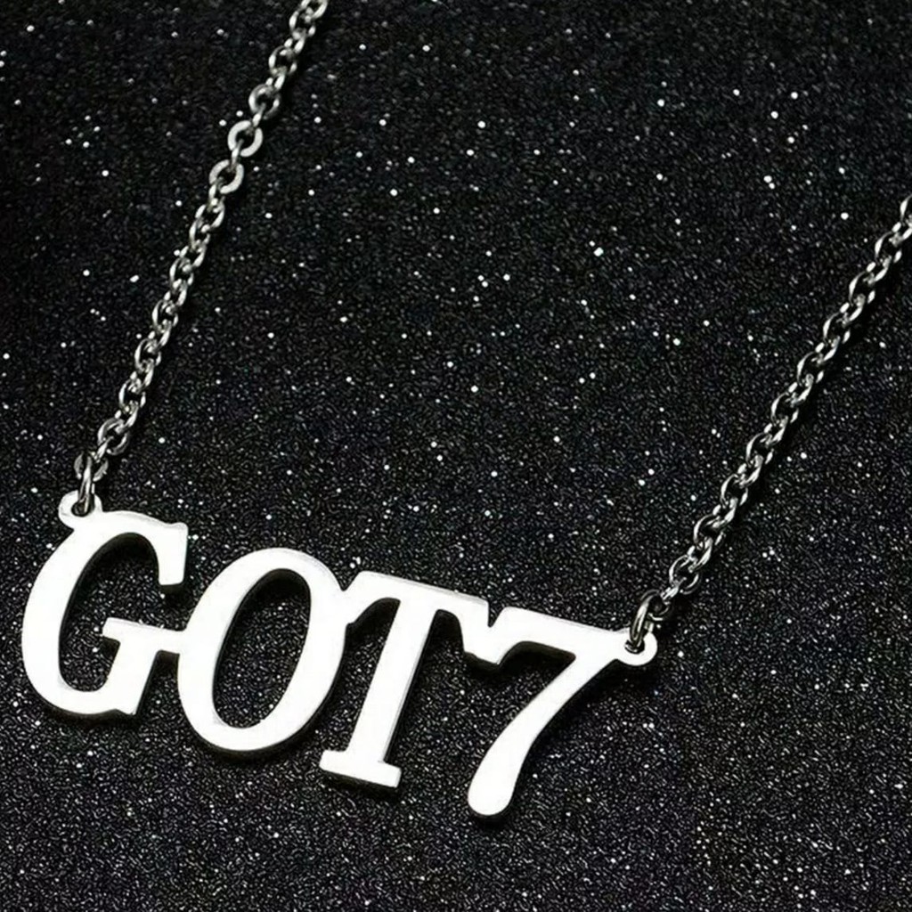 Kalung KPOP TWICE GOT7 Bangtan Boys Metal Letter Steel Necklace Untuk Pria dan Wanita