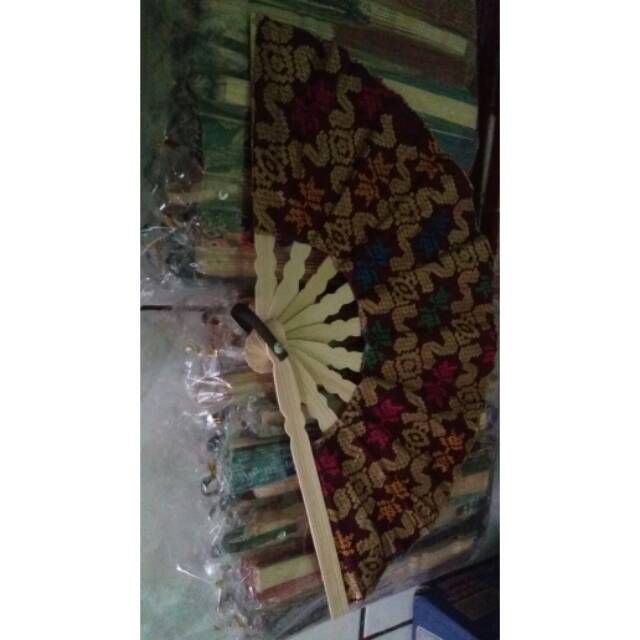 Souvenir pernikahan kipas batik besar / souvenir kipas murah