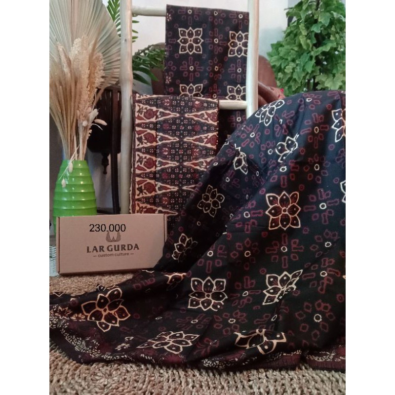 Sarung batik tradisional LAR GURDA