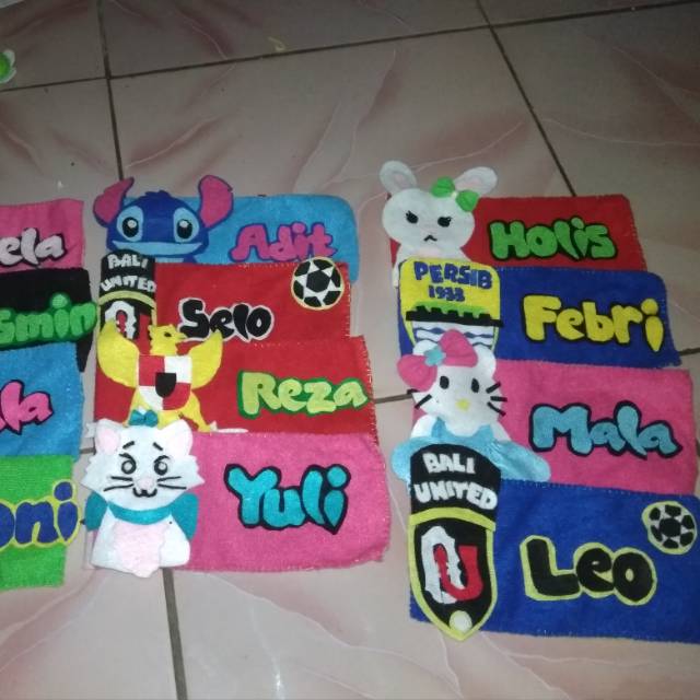 

Tempat pensil karakter