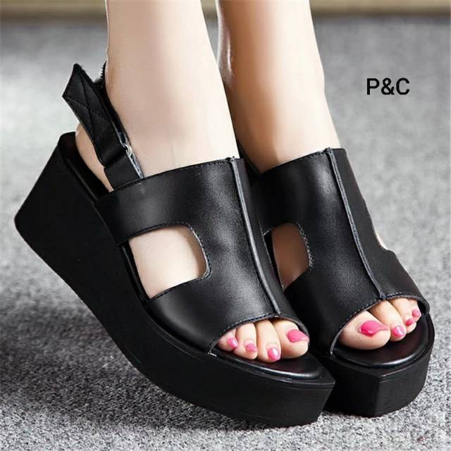 Sepatu weges untuk wanita