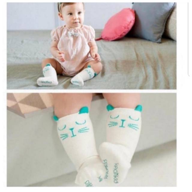 Kaos kaki kumis kucing