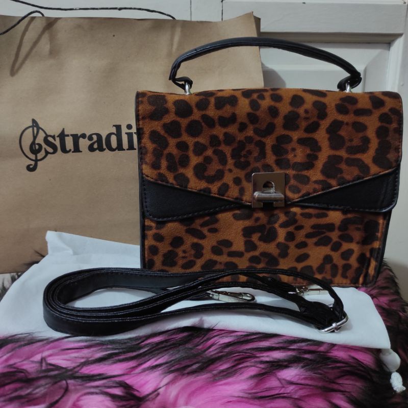 Preloved ❤ Tas STRADIVARIUS Leopard