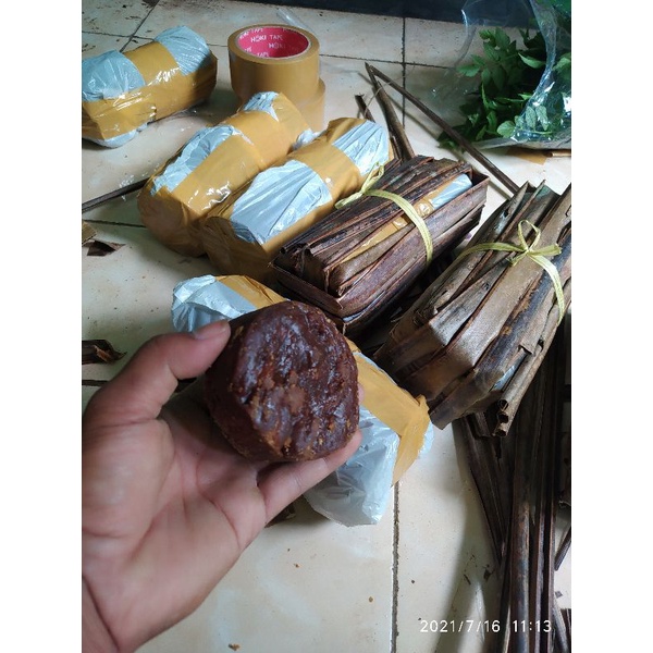 

GULA AREN BUNGKUS DAUN KELPA HARGA/500gram