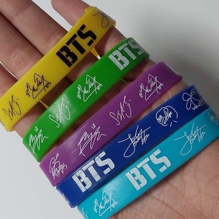 GELANG BTS KARET TANGAN TANDA TANGAN WARNA WARNI ITEM READY STOCK !!