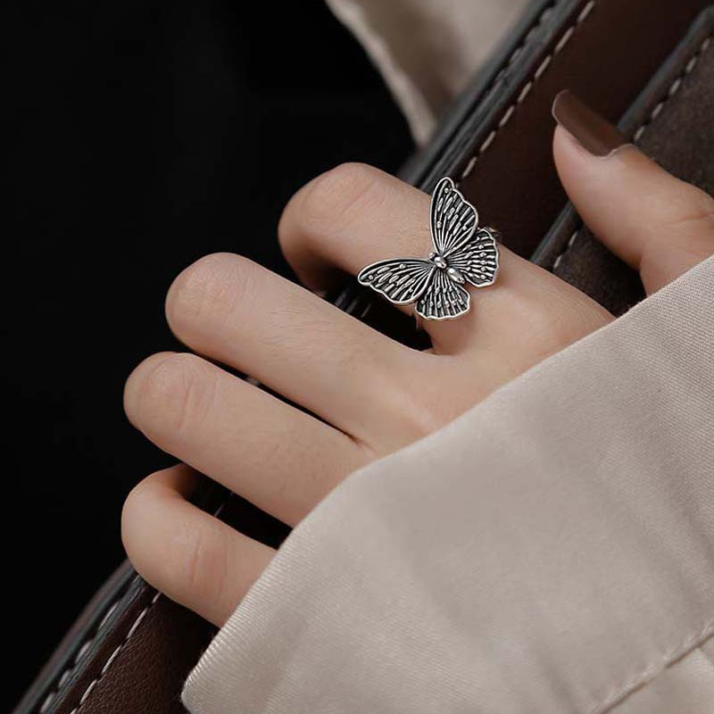 Cincin Model Terbuka Desain Kupu-Kupu Hollow Gaya Vintage Retro Untuk Wanita