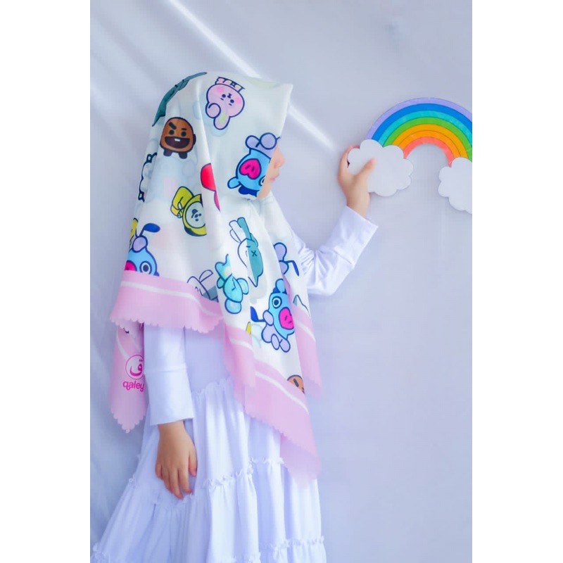 VOAL PRINTING ANAK BT21 PUTIH , HIJAB ANAK BT21 , JILBAB ANAK KARAKTER , KERUDUNG ANAK BT21