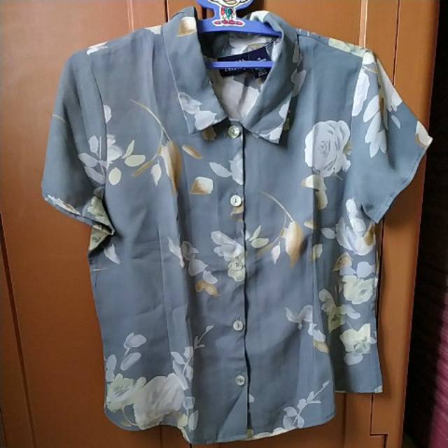 Kemeja wanita abu bunga preloved