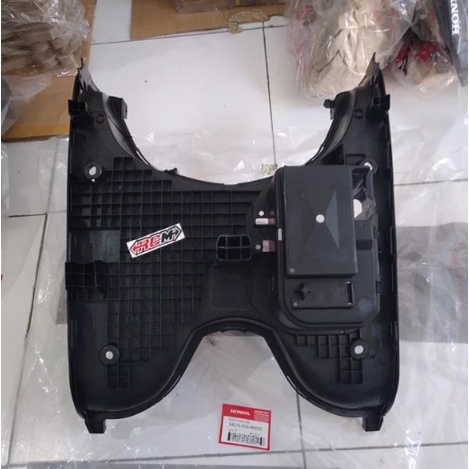 LANTAI PIJAKAN KAKI FOOTSTEP DEPAN ATAS SCOOPY FI ESP 2017 HITAM ORI ORIGINAL HONDA 64310-K93-N00ZC