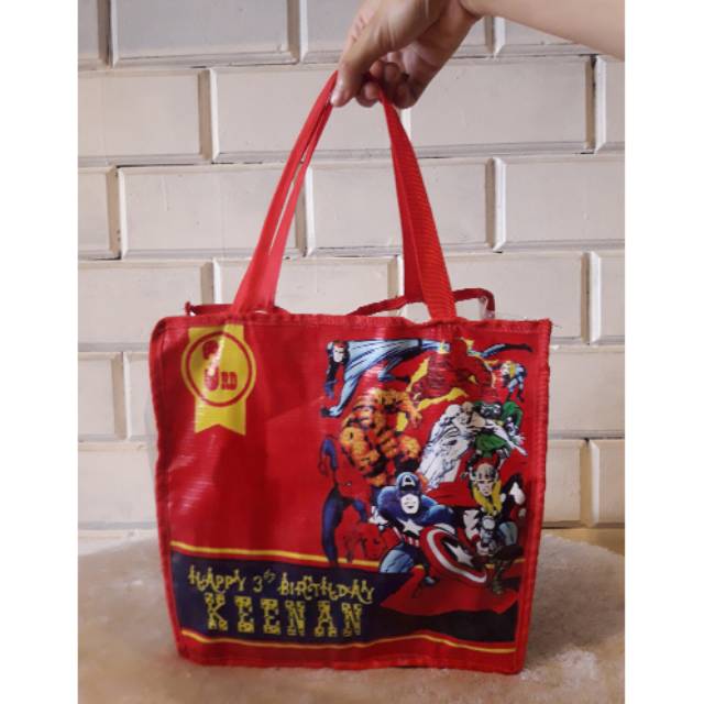 

Tas Mika Satu sisi Desain