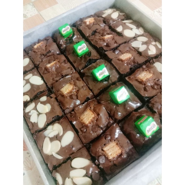 

Brownies sekat 20x20 cm (25 potong)