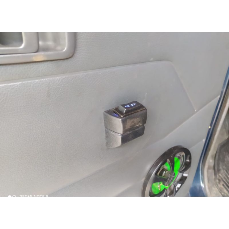 dudukan saklar power window (untuk saklar panah lubang 1)