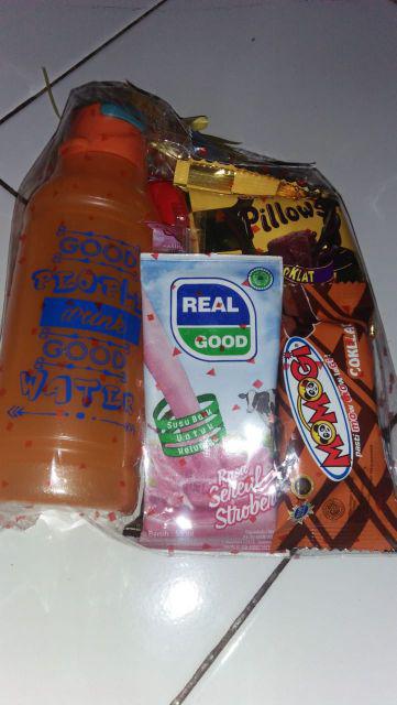 Parcel Botol Minum 500 Ml + Snack Bingkisan Cantik Ulang Tahun