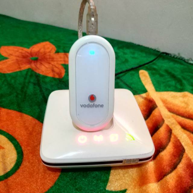 Vodafone R101 WiFi Sharing Dock + Modem USB 220 3G