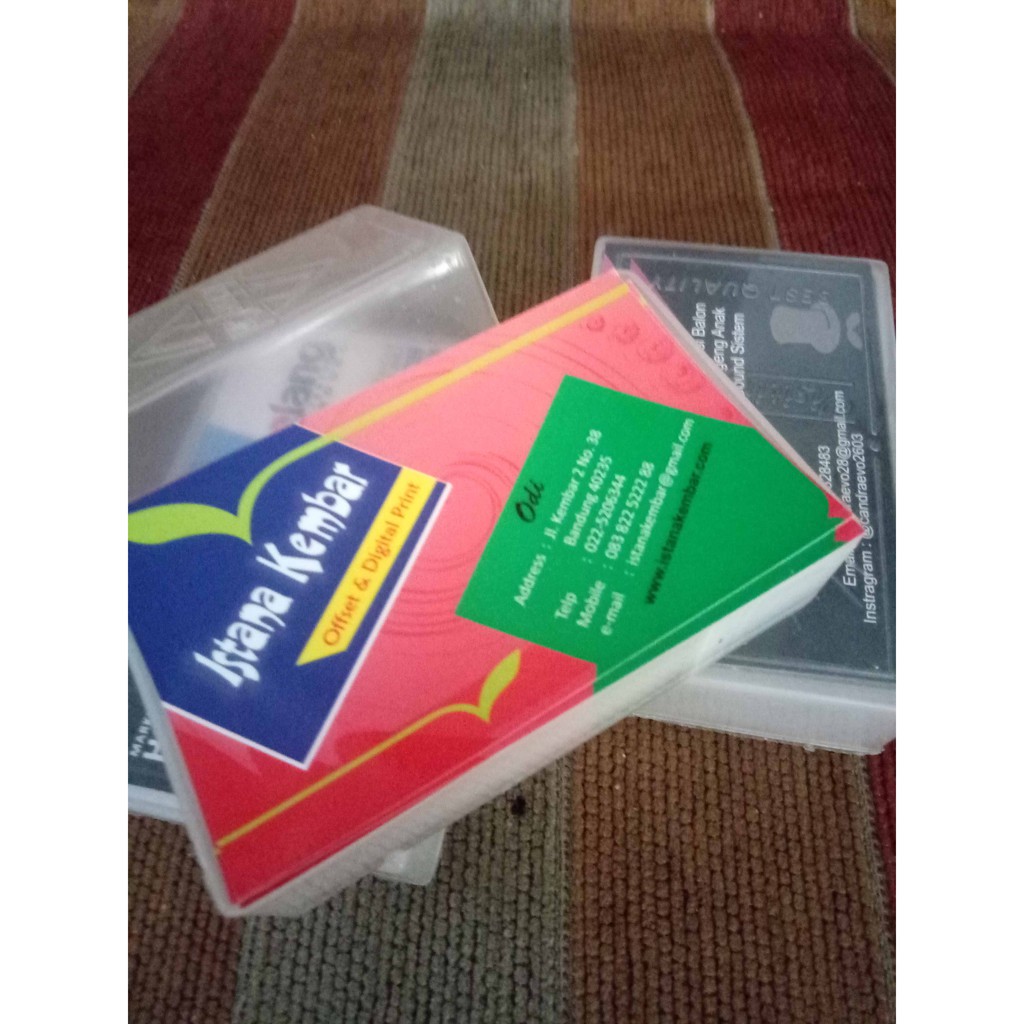 

Kartu nama laminasi