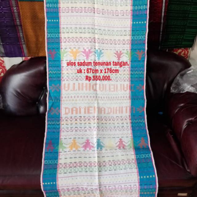 Ulos sadum tenunan tangan