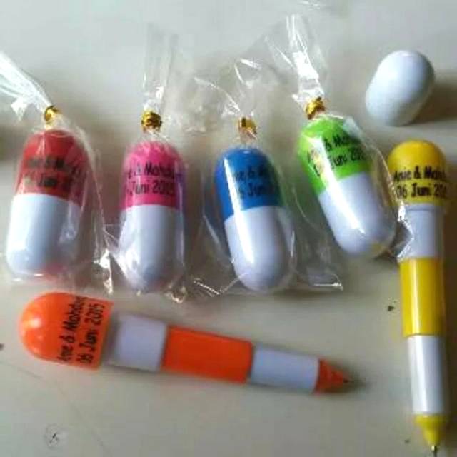 

Souvenir pernikahan pulpen kapsul + Nama