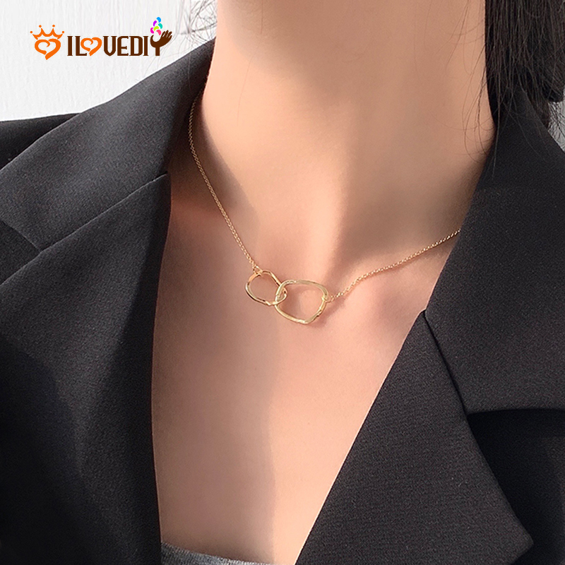 Kalung Rantai Klavikula Dengan Liontin Cincin Ganda Interlocking Tidak Teratur Untuk Wanita