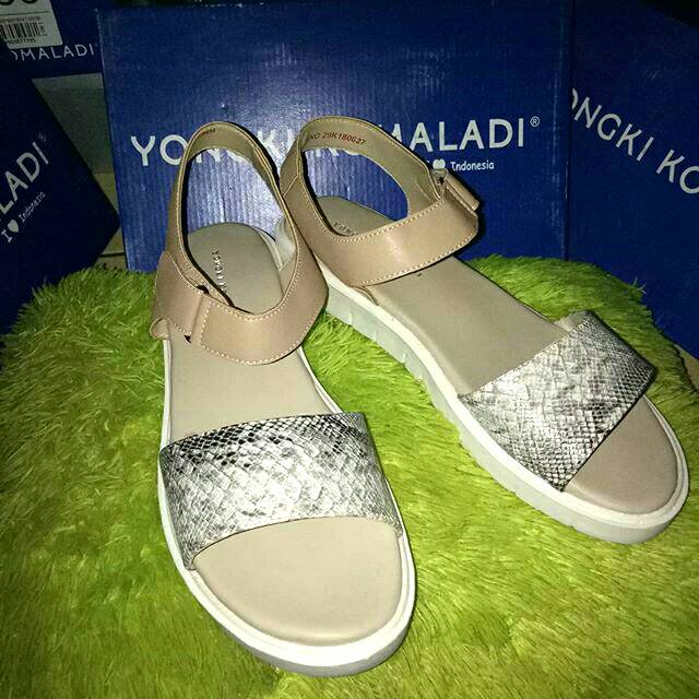 Wedges Wanita Branded Yongki Komaladi