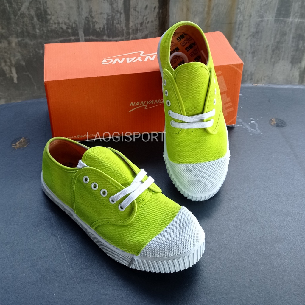 Sepatu takraw nanyang motif stabilo