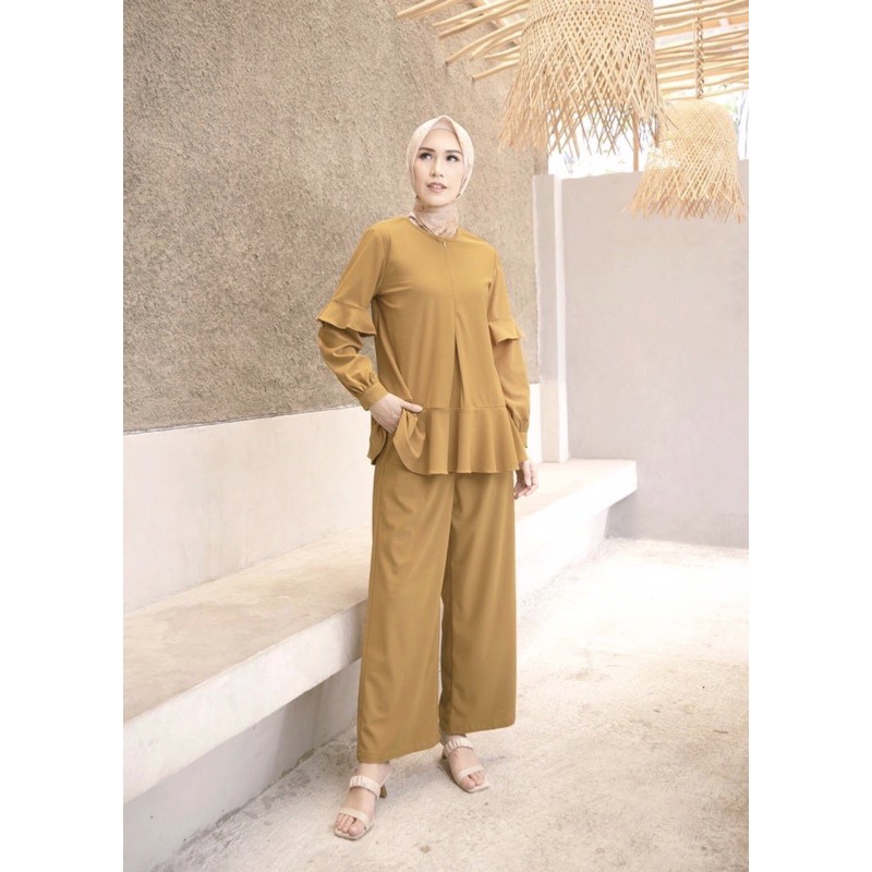 Restock Dandelion Knit Set, Dandelion knit top wearing klamby, Dandelion Knit pants Wearing Klamby