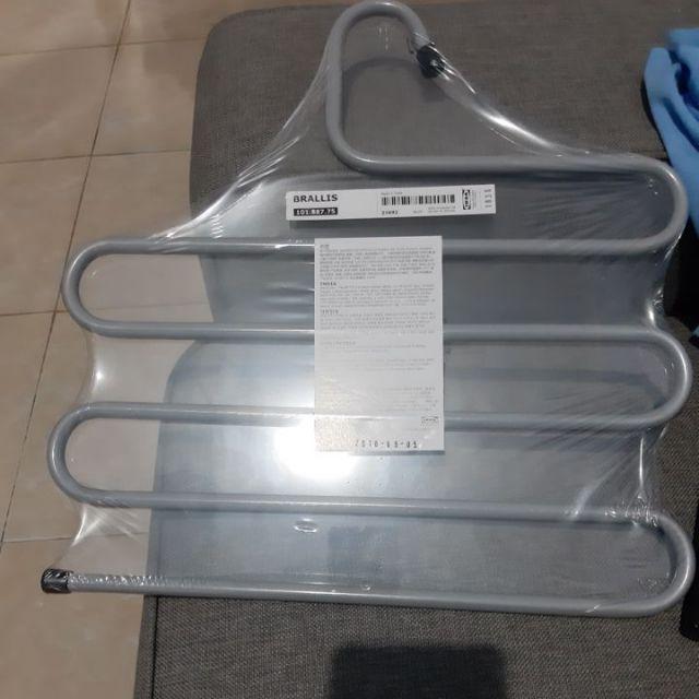 Brallis Gantungan Pakaian, Warna Perak